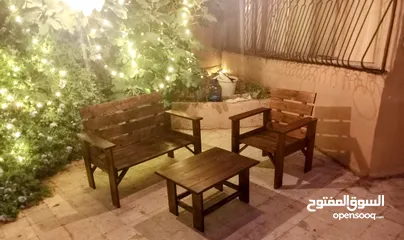  9 كراسي وجلسات خشب