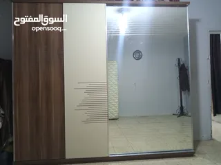  4 للبيع خزانة لمونيت بحالة ممتازة بسعر 70 عمان