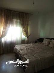  5 شقة مميزه للبيع،شارع المدينة المنوره خلف ماكدونلز 3نوم،ط1، تصلح للسكن او الاستثمار،من المالك مباشرة