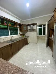  1 مطبخ قشرة بلوط كامل + ألمنيوم برندة+شفاط +رخام المطبخ