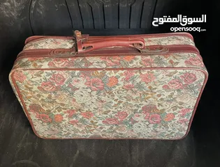  14 شنط سفر وحقائب قديمة ونادرة.