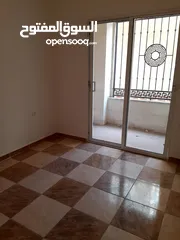  3 شقة أرضية قرب جامعة اليرموك