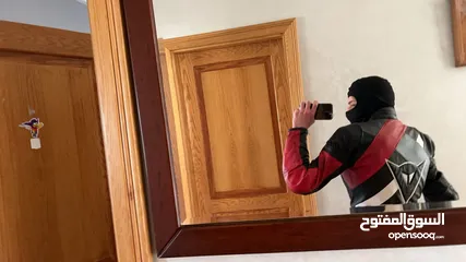  1 جاكيت  مت نوع dainese مستعمل