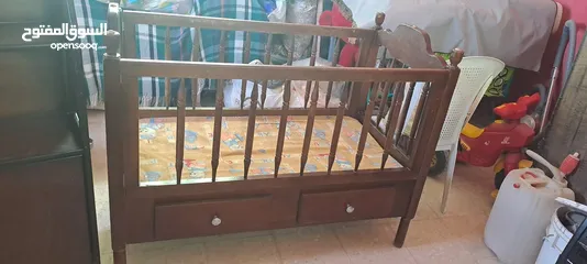  3 سرير اطفال مع خزانة للبيع