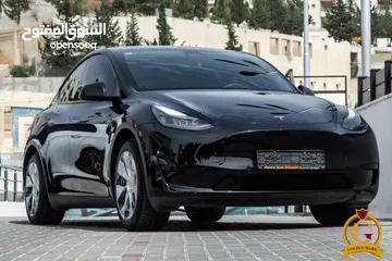  4 Tesla Model Y 2022   السيارة بحالة ممتازة جدا