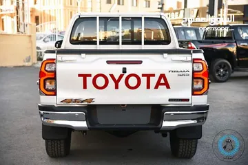  6 Toyota Hilux لؤن لؤلؤي فاخر 2023
