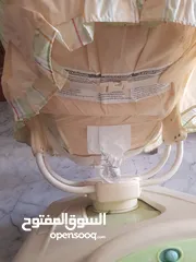  4 تخت هزاز Fisher price يشتغل على البطاريات بحالة ممتازة وبسعر مغري للجادين