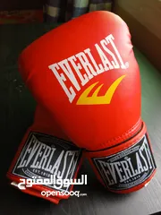  12 كفوف EVERLAST الأصلية استعمال خفيف جدا جدا بحالة الوكالة للبوكسينغ و الكثيير من الرياضات ...........