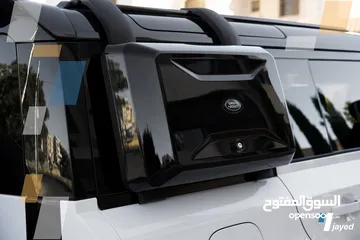  4 Land rover defender 2023 pluge in hybrid المانيا