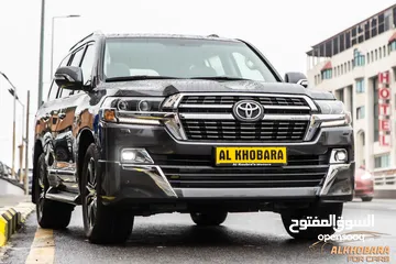  2 Toyota Land Cruiser 2021 Gx-r Grand Touring   السيارة وارد الشركة و قطعت مسافة 51,000 كم فقط