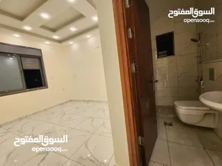  4 شقه بناء جديد طابق ثالث هندسي سوبر ديلوكس بسعر مغري