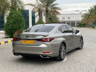  9 لكزس ES350 موديل 2019 بحالة وكاله