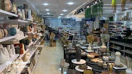  1 معرض تجاري 3 ابواب عالشارع الرئيسي للبيع بالخلو