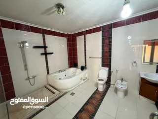  22 فيلا للبيع