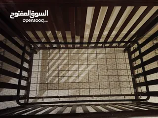  2 سرير أطفال ديزاين أمريكي جودة عالية خشب لون عسلي قاعدة زمبركية استعمال خفيف... متين وعالي الجودة.
