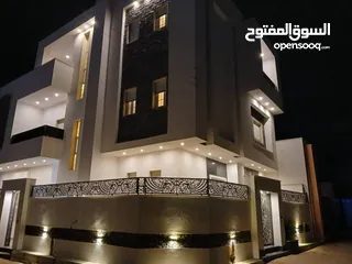  2 فيلا سكنية للبيع دورين وملحق نظام خليجي مصممه على تلاته واجهات  في  موقع ممتاز وقريب من جميع الخدمات