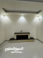  2 شقه 205 طابق اول فخمه للبيع من المالك مباشره مرج الحمام بالقرب من دوار البكري وشارع السلام