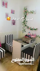  2 عدة اظافر جل اكستنشن و جل كلر للبيع بسعر مغري مع طاولة و رفوف