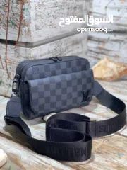  4 أضف لمسة من الفخامة لإطلالتك! نقدم لك مجموعة حصرية من الحقائب الأنيقة