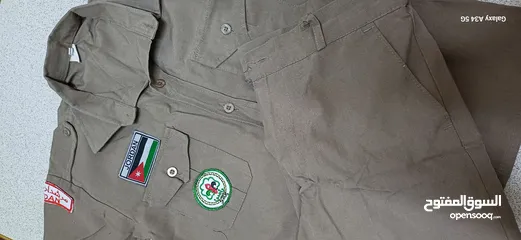  1 مريول مدرسة بحال الجديد الواحد 3 دنانير  الكشافة الواحد 5 دنانير