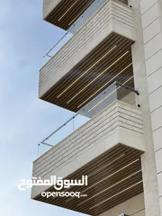  2 شقة ارضية/ 175م تدفئة مركزية راكبة تعمل على الغاز/ ترس امامي واسع/ موقع مميز