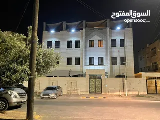  22 شقة مميزة بالطابق الاول للإيجار بموقع هادئ جدا
