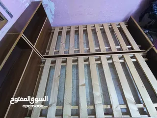  4 تختين خشب لاتيه