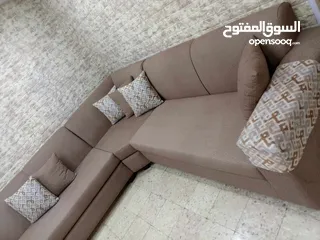  2 طقم كنب تنجيد بحالة ممتازة