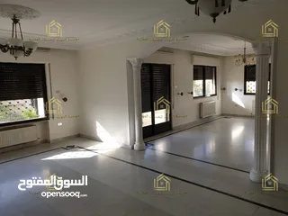  1 شقة فارغة - الجاردنز - 3نوم - 186م
