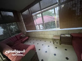  8 منزل مستقل من طابقين منفصلين على شارعين مع حديقة في مدينة إربد للبيع