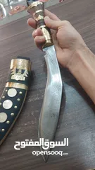  1 شبريه نيبال  طول 30سم تقريبا وزنها ممتاز                              ..........