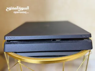  1 Ps4 slim 500gb نظيف جدا بحالة الوكالة مع  قرصين العاب استعمال بسيط gta5 و black ops4