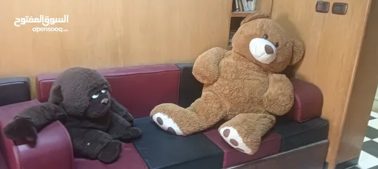  3 دبدوب حجم كبير جدا ناعم قابل للغسل ممكن يغسل بالغساله الاتوماتيك لم يغسل بعد ولعبه غوريلا كبيره