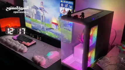  5 بيسي قيمنق استعمال شهر فقط (لصقة الوكالة موجودة عليه وقابل للتفاوض ) PC GAMING FOR SALE