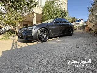  2 BMW 530e  E drive  Individual