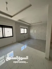  9 شقة ثالث مع روف في ضاحية الياسمين بتشطيب مميز