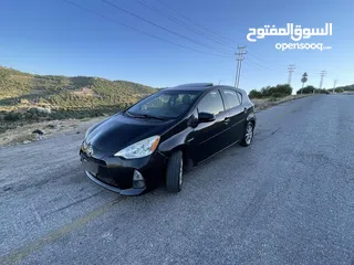  4 تيوتا بريوس سي فل 2012 بحالة جيدة جد