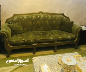  1 طقم كنب زان 7 مقاعد بحالة ممتازة و بوفيه 3 قطع خشب ثقيل للبيع المستعجل بسعر حرق