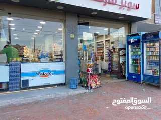  8 سوبر ماركت للبيع