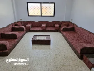  2 فرش عربي واسع بحاله ممتازة للبيع في الزرقاء مقاساته 3.70*3.90