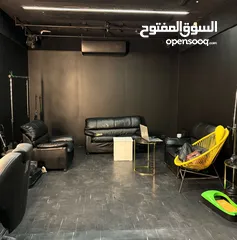  2 استوديو تصوير كروما خضراء مع خلفيات وايضا مكان بودكاست للضمان لغايات السفر