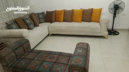  2 طقم كنب. كورنر للبيع بحاله جيده