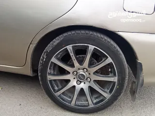  1 جنط مع كوشوك بحاله. الوكاله