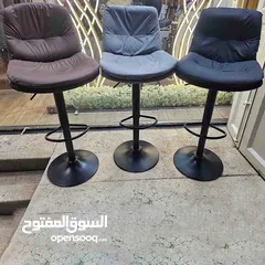  3 كرسي بار عصري للمطبخ هو الخيار الأول مصمم بمعدن قوي قواعد ناعمه و مريحه تعزز من الراحة و الأناقة
