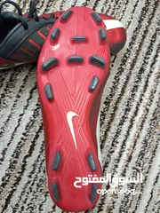  5 حذاء نايك T 90 رياضي اصابع لكرة القدم اصلي 100 % جديد غير مستخدم نهائيا بحالة الشركة  مقاس 45