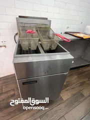  5 عدة مطعم وشاورما جاهزة للبيع  جديدة مع كفالتها استخدام 5 شهور فقط