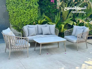  22 اطقم وكراسي مسبح خارجية بتصاميم وخامة مميزة