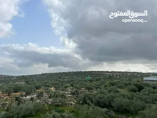  6 منزل قيد الإنشاء جاهز منه غرفة وحمام وبرندة على قطعة ارض 3250 متر فيه بئر ماء مخدوم ماء وكهرباء
