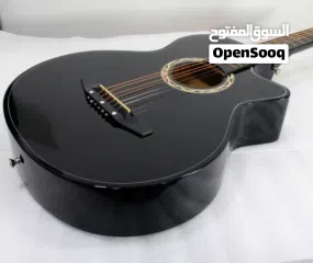  2 قيتار للبيع مو مستخدم إلا شهر نظيف و أوتاره صاحيه