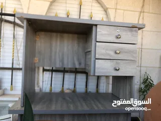  1 مكتبان لون رمادي الواحد ب 20 والثاني ب 15